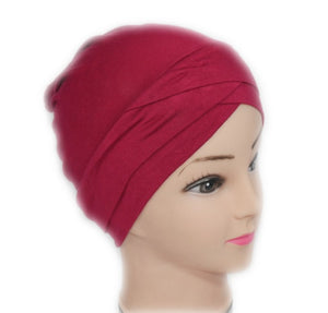 Bonnet croisé de couleur rouge bourgogne unie