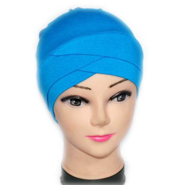 Bonnet croisé de couleur bleu turquoise