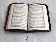 Charger l&#39;image dans la galerie, Le Saint Coran en langue arabe avec fermeture Zip - Grand format (14 x 20 cm) - Couleur marron-bordeaux
