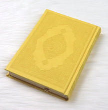 Charger l&#39;image dans la galerie, Le Coran couverture rigide cuir de luxe (14 x 20 cm) - Couleur jaune
